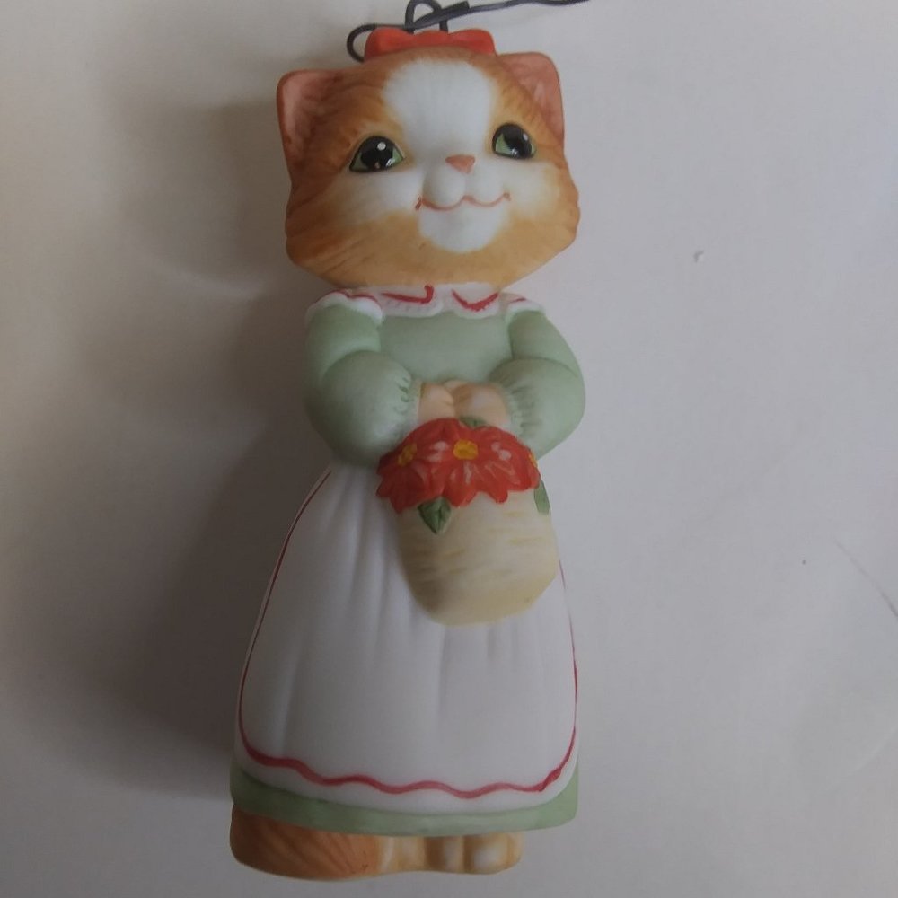 VTG Hallmark ceramic porcelain kitten holding a basket of poinsettias ornament